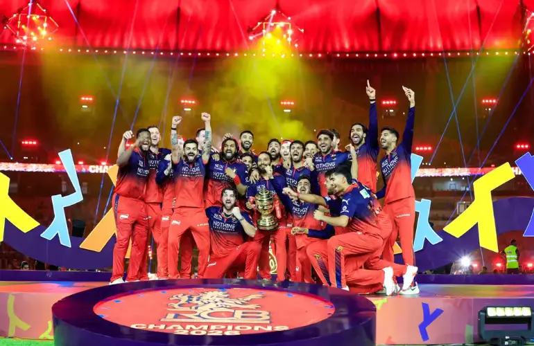 RCB ने 161/5 के साथ जीता लगातार दूसरा IPL खिताब, कोहली 75* रन